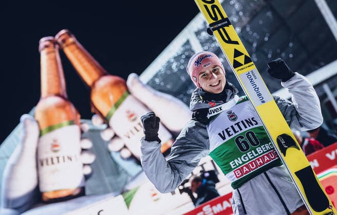 21 12 2019, Gross Titlis ski jump, Engelberg, SUI, FIS World Cup ski jumping, Engelberg, award ceremony, in picture 3 place arl Geiger GER 3rd placed Karl Geiger of Germany during the winner Ceremony for the men s FIS Skijumping World Cup at the Gross Titlis ski jump in Engelberg, Switzerland on 2019 12 21 Engelberg  EP_fei