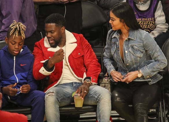 December 25, 2019, Los Angeles, California, USA: Actor Comedian Kevin Hart and family during the contest as the host Los Angeles Lakers fall to the visiting Los Angeles Clippers 106-111 on Wednesday December 25, 2019 at the Staples Center in Los Angeles, California. BURT HARRIS PI Lakers Fall to Clippers, 106-111 - ZUMAp124 20191225_zaa_p124_014 Copyright: xBurtxHarrisx