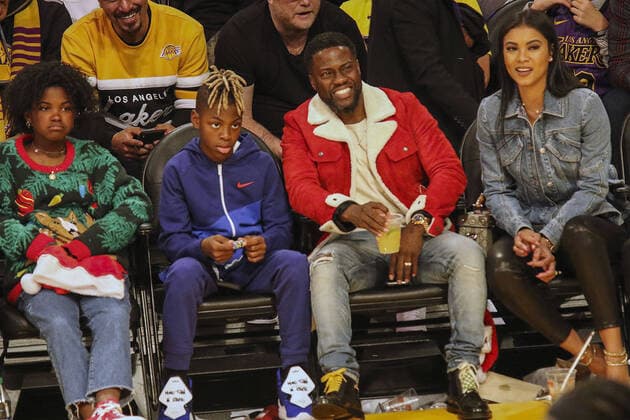 December 25, 2019, Los Angeles, California, USA: Actor Comedian Kevin Hart and family attend the contest as the host Los Angeles Lakers fall to the visiting Los Angeles Clippers 106-111 on Wednesday December 25, 2019 at the Staples Center in Los Angeles, California. BURT HARRIS PI Lakers Fall to Clippers, 106-111 - ZUMAp124 20191225_zaa_p124_017 Copyright: xBurtxHarrisx