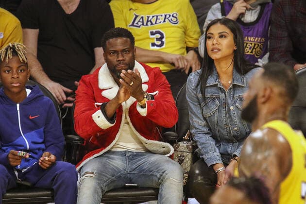 December 25, 2019, Los Angeles, California, USA: Actor Comedian Kevin Hart and family attend the contest as the host Los Angeles Lakers fall to the visiting Los Angeles Clippers 106-111 on Wednesday December 25, 2019 at the Staples Center in Los Angeles, California. BURT HARRIS PI Lakers Fall to Clippers, 106-111 - ZUMAp124 20191225_zaa_p124_018 Copyright: xBurtxHarrisx
