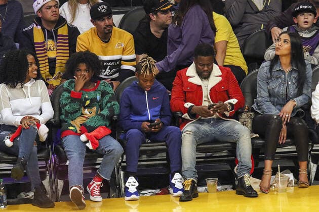 December 25, 2019, Los Angeles, California, USA: Actor Comedian Kevin Hart and family attend the contest as the host Los Angeles Lakers fall to the visiting Los Angeles Clippers 106-111 on Wednesday December 25, 2019 at the Staples Center in Los Angeles, California. BURT HARRIS PI Lakers Fall to Clippers, 106-111 - ZUMAp124 20191225_zaa_p124_021 Copyright: xBurtxHarrisx