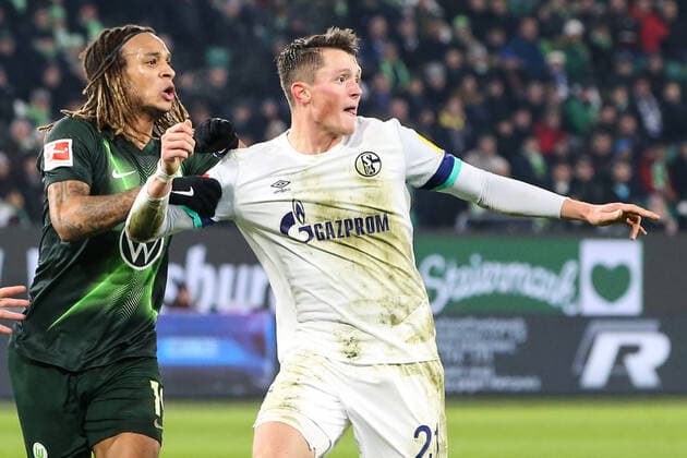 Fabian Reese FC Schalke 04 against Kevin Mbabu VfL Wolfsburg 1 Football Bundesliga Season 2019 2020 Points VfL Wolfsburg vs FC Schalke 04 in the Volkswagen Arena in Wolfsburg Action,Football,Germany,18 12 2019 DFL REGULATIONS PROHIBIT ANY USE OF PHOTOGRAPHS AS IMAGE SEQUENCES AND OR QUASI VIDEO