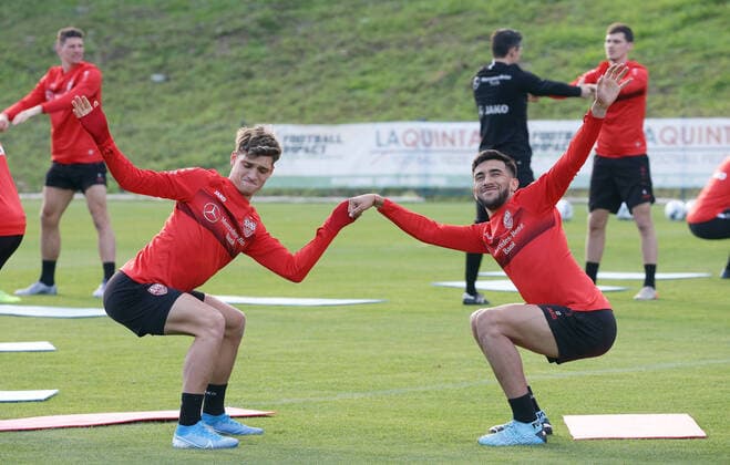 Marbella , football training camp VfB Stuttgart , from left Mateo Klimowicz Nicolas Gonzalez