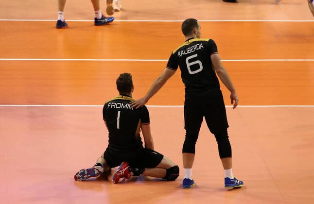 Christian Fromm, Denys Kaliberda disappointed after game end disappointment sport volleyball final Olympic qualification national team men season 2019 2020 10 01 2020 DVV Germany GER vs France FRA