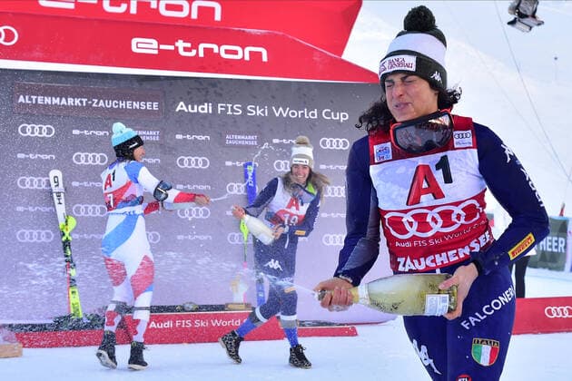 12 01 2020, xbrx, winter sports FIS, World Cup Super Combination Women Zauchensee emspor, from l Federica Brignone ITA , Marta Bassino ITA , podium, award ceremony, champagne shower Zauchensee