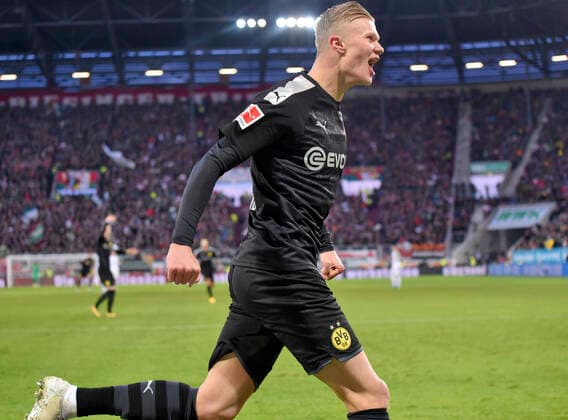 18 01 2020, Football 1 Bundesliga 2019 2020, 18 Matchday, FC Augsburg Borussia Dortmund, in the WWK Arena Augsburg Erling Haaland Dortmund cheers DFL and DFB regulations prohibit any use of photographs as image sequences and or quasi video