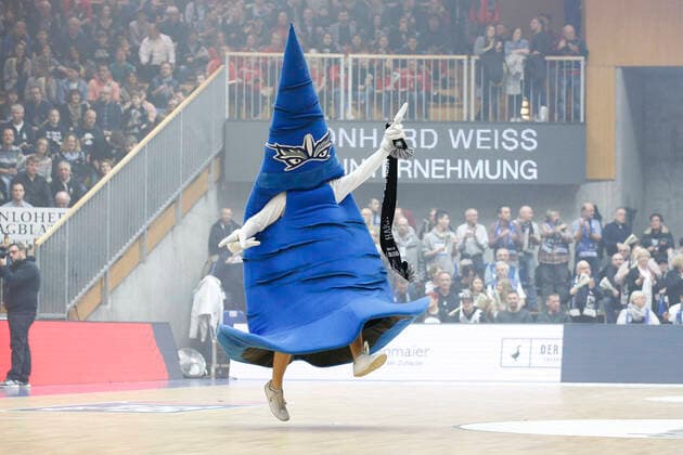 BBL easyCredit Basketball Bundesliga Season 2019 2020 16 Matchday on Sunday, 19 January 2020 at the Arena Hohenlohe in Ilshofen HAKRO Merlins Crailsheim Hamburg Towers Mascot Hutini Crailsheim HAKRO Merlins Crailsheim Hamburg Towers