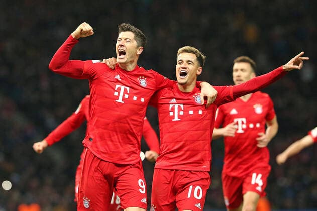 19 01 2020, Football 1 Bundesliga 2019 2020, 18 Matchday, Hertha BSC Berlin FC Bayern Munich, in the Olympiastadion Berlin Jubel L R Goal scorer Robert Lewandowski Bayern Munich and Philippe Coutinho Bayern Munich to the goal of 0 2 per penalty kick DFL and DFB regulations prohibit any use of photographs as image sequences and or quasi video
