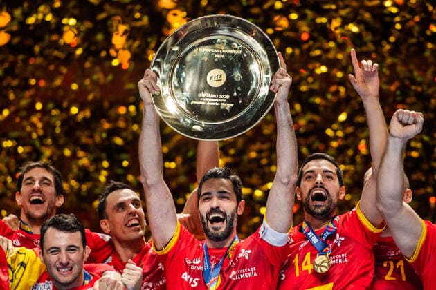 200126 Raul Entrerrios Rodriguez of Spain celebrate with teammates and the trophy after the EHF European Handball Championship final between Spain and Croatia on January 26, 2020 in Stockholm,  Copyright: JOHANNAxLUNDBERG BB200126JL058