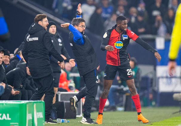 Football, DFB Pokal, 2019 2020 season, Round of 16, FC Schalke 04 Hertha BSC Berlin on 04 02 2020 at the Veltins Arena in Gelsenkirchen North Rhine-Westphalia Jordan TORUNARIGHA, Hertha BSC Berlin, David WAGNER, Coach, FC Schalke 04, clash, DFB REGULATIONS PROHIBIT ANY USE OF PHOTOGRAPHS AS IMAGE SEQUENCES AND OR QUASI VIDEO Copyright: xNeundorf Kirchner-Mediax