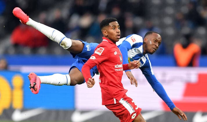 Dodi Lukebakio Hertha BSC , after a shot, in front Leandro Barreiro Martins Mainz 05 , Hertha BSC Berlin 1 FSV Mainz 05 1 Bundesliga 2019 2020, 1 BL, 1 Bundesliga, DFL, Football, Soccer, Men, Men, Men, Germany, Germany Berlin, 8 2 2020, Olympiastadion DFL REGULATIONS PROHIBIT ANY USE OF PHOTOGRAPHS AS IMAGE SEQUENCES AND OR QUASI VIDEO