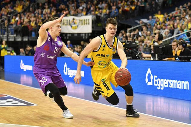 Jonas Mattisseck ALBA , at the duel with Bennet Hundt Göttingen , ALBA Berlin BG Göttingen Basketball, easy Credit BBL , men, men, men, men, season 2019 2020 Berlin, 9 2 2020, Mercedes Benz Arena
