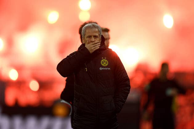Football 1 Bundesliga, Season 2019 2020, 22 Matchday, Borussia Dortmund Eintracht Frankfurt on 14 02 2020 at the Signal Iduna Park in Dortmund North Rhine-Westphalia The Frankfurt fans burn pyrotechnics Before that, Dortmunds coach Lucien Favre DFL REGULATIONS PROHIBIT ANY USE OF PHOTOGRAPHS AS IMAGE SEQUENCES AND OR QUASI VIDEO Copyright: xNeundorf Kirchner-Mediax
