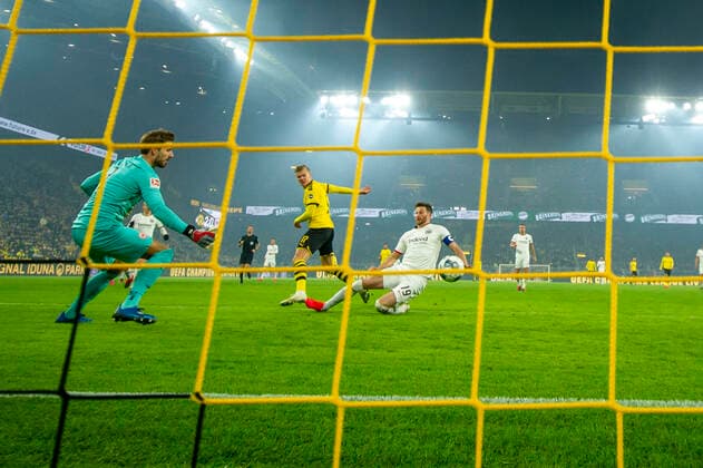 Football 1 Bundesliga, Season 2019 2020, 22 Matchday, Borussia Dortmund Eintracht Frankfurt on 14 02 2020 at Signal Iduna Park in Dortmund North Rhine-Westphalia Dortmunds Erling Bride Haaland scores the goal for 3 0 DFL REGULATIONS PROHIBIT ANY USE OF PHOTOGRAPHS AS IMAGE SEQUENCES AND OR QUASI VIDEO Copyright: xNeundorf Kirchner-Mediax