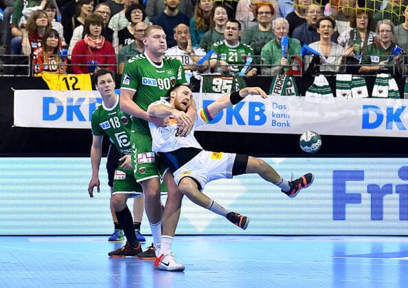 16 02 2020, xlakx, Handball Bundesliga, Fuechse Berlin SC Magdeburg emspor, f l Hans Lindberg Fuechse Berlin 18 ,Dainis Kristopans Fueches Berlin 90 ,Christian O Sullivan SC Magdeburg 24 Berlin