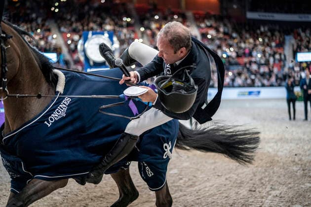 Geir Gulliksen of Norway falls of his horse Groep Quatro when he rides a lap of honor after winning the FEI Jumping World Cup competition during Gothenburg Horse Show at Scandinavium in Gothenburg, Sweden February 23, 202 GOTHENBURG Sweden x9200x,  Copyright: xBjornxLarssonxRosvall TTx GOTHENBURG HORSE SHOW 2020