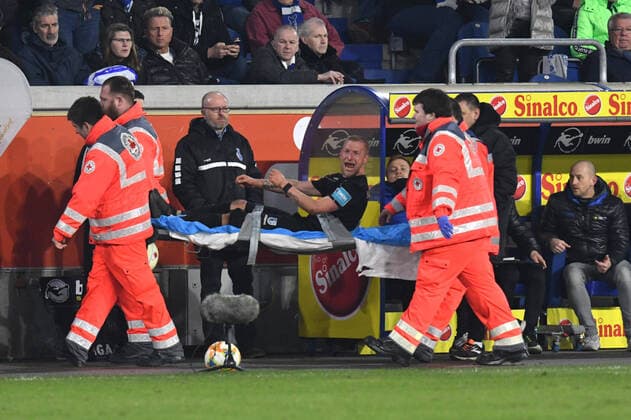 Dominik Ernst 1 FC Magdeburg grumbles at his injury-related substitution from the stretcher from the direction of MSV Player 06 03 2020, Football, 3 League, MSV Duisburg vs 1 FC Magdeburg DFL DFB REGULATIONS PROHIBIT ANY USE OF PHOTOGRAPHS AS IMAGE SEQUENCES AND OR QUASI VIDEO 06 03 2020, Football, 3 League, MSV Duisburg vs 1 FC Magdeburg Duisburg Copyright: xThomasxThienelx Eibner-Pressefotox EP_ttl