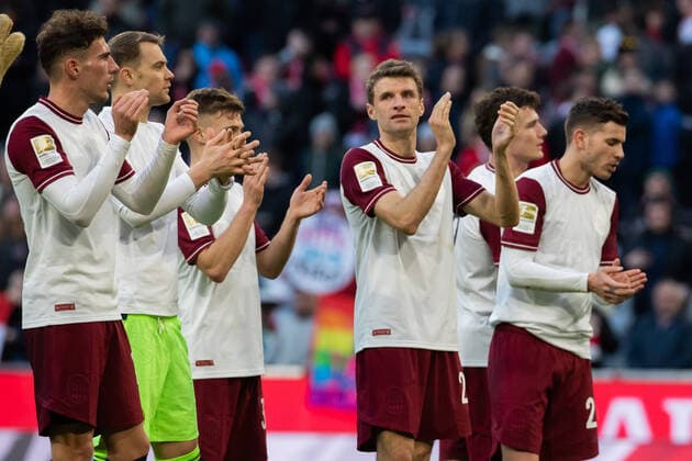 Football Bundesliga, 25 Matchday, FC Bayern Muenchen 1 FC Augsburg Leon Goretzka l r FC Bayern Muenchen , Goalkeeper Manuel Neuer FC Bayern Muenchen , Joshua Kimmich FC Bayern Muenchen , Thomas Mueller FC Bayern Muenchen , Benjamin Pavard FC Bayern Muenchen and Lucas Hernandez FC Bayern Muenchen thank the fans after the game DFL regulations prohibit any use of photographs as image sequences and or quasi video GER, Fussball, Bundesliga, FC Bayern Muenchen 1 FC Augsburg, 08 03 2020 Munich Copyright: xTomxWellerx xEibner-Pressefotox EP_eer