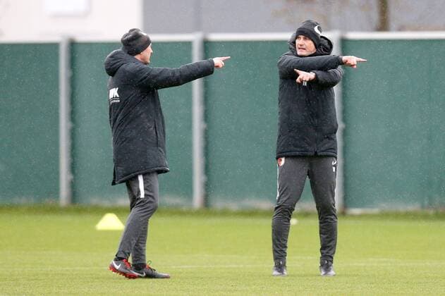 l r Co Tainer Tobias Zellner FC Augsburg and head coach Heiko Herrlich FC Augsburg , Training, FC Augsburg, Soccer, 1 Bundesliga, 10 03 2020 Augsburg Bayern Germany Copyright: xkolbert-press ChristianxKolbertx