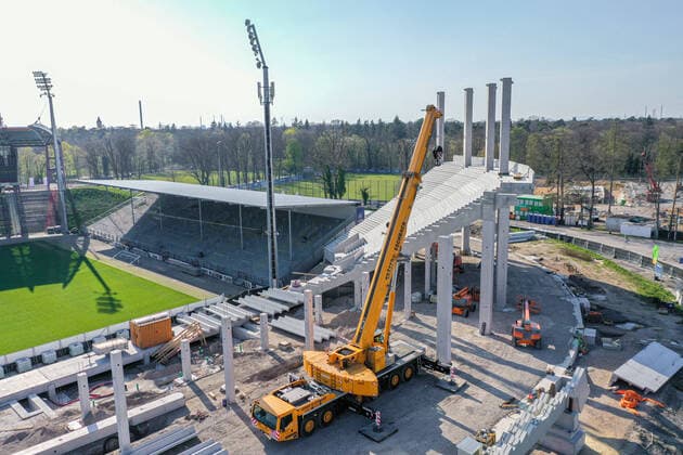 Construction status Back straight on 04 04 2020 in Karlsruhe Wildparkstadion , Germany The new grandstand in the Wildparkstadion of the Karlsruhe Sportclub The first element is Karlsruhe Wildparkstadion Baden Württemberg Germany