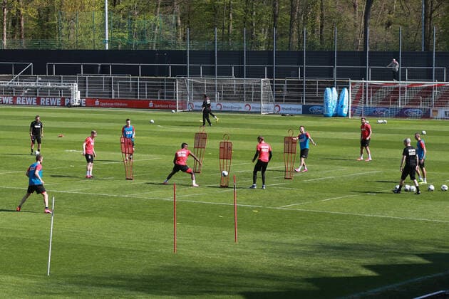 Sport 1 FC Köln Training with minimum distance to the players 08 04 2020