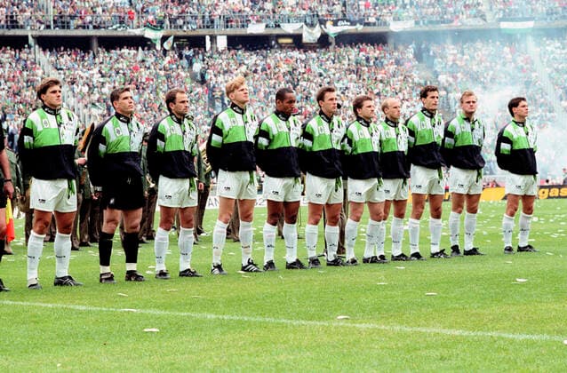 DFB Cup Final Borussia Moenchengladbach VFL Wolfsburg Team Gladbach before the game from left Michael KLINKERT, Uwe KAMPS, Christian Hochstätter, Stefan EFFENBERG, Martin DAHLIN, Patrick ANDERSSON, Thomas KASTENMAIER, Peter WYNHOF, Heiko HERRLICH, Jörg NEUN, Karl Heinz PFLIPSEN HM