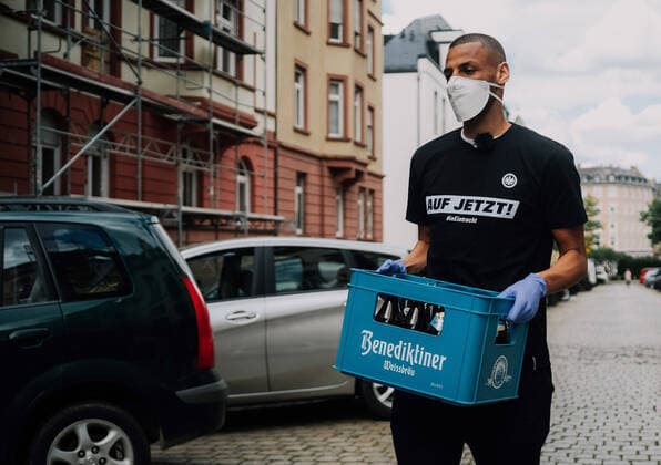 xsgex, Fussball 1 Bundesliga, Eintracht Frankfurt Auf jetzt In Eintracht for the region Djibril Sow on pledge tour through Frankfurt emspor, from l Djibril Sow Eintracht Frankfurt Fussball 1 Bundesliga, Eintracht Frankfurt Aktion Auf jetzt, Djibril Sow on pledge tour through Frankfurt