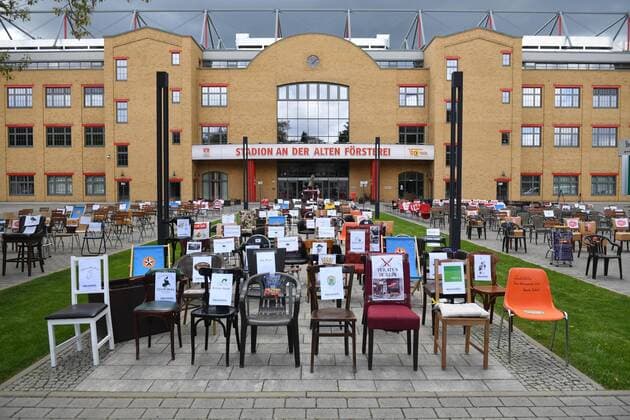 Football, Men, Season 2019 2020, 1 Bundesliga, 1 FC Union Berlin, Action Empty chairs on the parking lot in front of the main stand in the stadium An der Alten Försterei, restaurateurs, hoteliers and organisers draw attention to their precarious situation during the Corona Pandemic, 01 05 2020, Copyright: xMatthiasxKochx