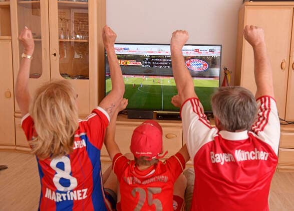 17 05 2020, Soccer 1 Bundesliga 2019 2020, Bavaria fans watch the ghost game FC Union Berlin FC Bayern Munich in front of the TV in their living room at home in Rammingen Bayern Goal celebration Modelreleased