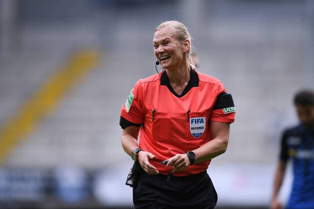 SC Paderborn TSG 1899 Hoffenheim, 23 05 2020 Referee Bibiana Steinhaus, Photo Edith Geuppert GES Pool Rauch nordphoto DFL regulations prohibit any use of photographs as image sequences and or quasi video Editorial use only National and international news agencies out Paderborn NRW Germany Poolfoto Edith Geuppert GES POOLRauch nor ,EDITORIAL USE ONLY
