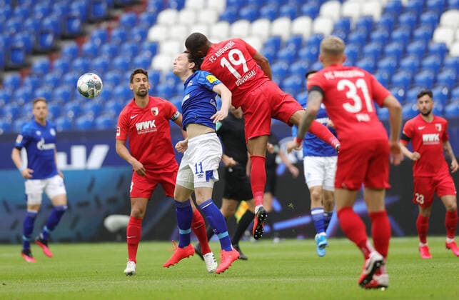 firo,Football 24 05 2020 1 Bundesliga , Season 19 20 2019 2020 27 Matchday FC Schalke 04 FC Augsburg 24 05 2020 1 Bundesliga , Season 19 20 2019 2020 27 Matchday FC Schalke 04 FC Augsburg ZWEIKAMPF , Michael Gregoritsch AGAINST Felix Uduokhai , RIGHT copyright by Ralf Ibing firo Pool via Kirchner Media For journalistic purposes only Only for editorial use Schalke NRW Germany Poolfoto Kirchner-Media Ralf Ibing Pool firo Sportphoto ,EDITORIAL USE ONLY