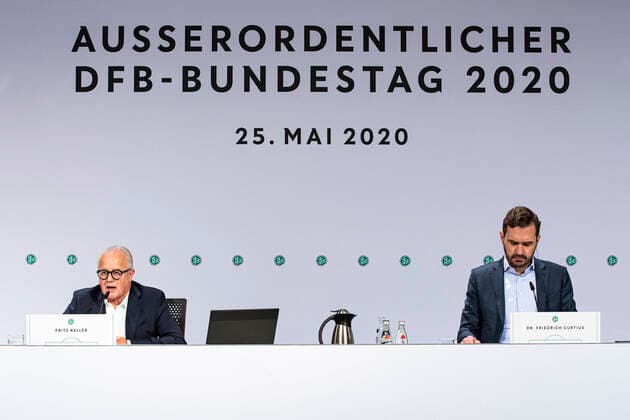 98 Extraordinary Bundestag of the DFB The Presidium of the German Football Association has convened an Extraordinary Bundestag for Monday, 25 May 2020 to focus on the impact of the Corona Pandemic on German football The Bundestag is being conducted virtually for the first time The DFB Presidial Committee of the DFB during a minutes silence for the victims of the Corona Pandemic by Christian Seifert DFB Vice President , Peter Peters 1 DFB Vice President , Fritz Keller DFB President , Dr Friedrich Curtius DFB Secretary General , Dr Rainer Koch 1 DFB Vice President , Dr Stephan Osnabruegge DFB Treasurer Meckenheim, 25 05 2020 Photo Thomas Boecker DFB POOL North Rhine-Westphalia Germany Poolfoto ,EDITORIAL USE ONLY