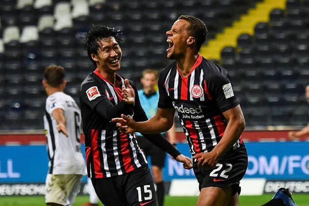 Soccer 1 Bundesliga, Eintracht Frankfurt SC Freiburg 26 05 2020, xjhx, Soccer 1 Bundesliga matchday 28, Eintracht Frankfurt SC Freiburg emspor, v l Goal celebration, celebrate the goal zum 3 3 by Timothy Chandler Eintracht Frankfurt Photo Jan Huebner Pool DFL DFB REGULATIONS PROHIBIT ANY USE OF PHOTOGRAPHS as IMAGE SEQUENCES and or QUASI VIDEO , Editorial use only National and International News Agencies OUT Frankfurt am Main Commerzbank Arena Hessen Germany EN Poolfoto Jan Huebner Pool ,EDITORIAL USE ONLY