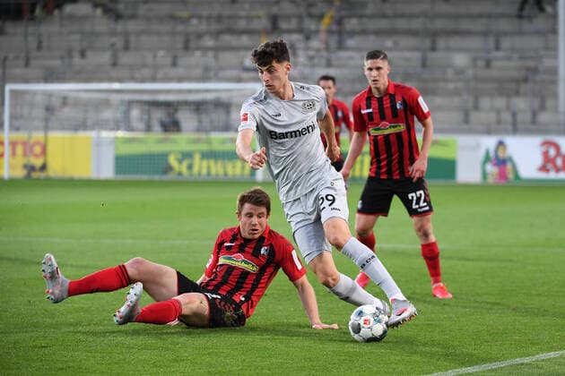 SC Freiburg Bayer 04 Leverkusen, 29 05 2020 Dominique Heintz SC Freiburg, l against Kai Havertz Leverkusen, r Sport Football 1 Bundesliga Season 19 20 29 Matchday SC Freiburg Bayer 04 Leverkusen, 29 05 2020 Photo Markus Gilliar GES POOL via David Inderlied Kirchner Media Only for journalistic purposes Only for editorial use According to the regulations of the DFL Deutsche Fußball Liga it is prohibited to use or have used photographs taken in the stadium and or of the match in the form of sequence images and or video-like photo sequences DFL regulations prohibit any use of photographs as image sequences and or quasi video National and international news agencies out Freiburg BW Germany Poolfoto Kirchner-Media David Inderlied Markus Gilliar GES POOL ,EDITORIAL USE ONLY