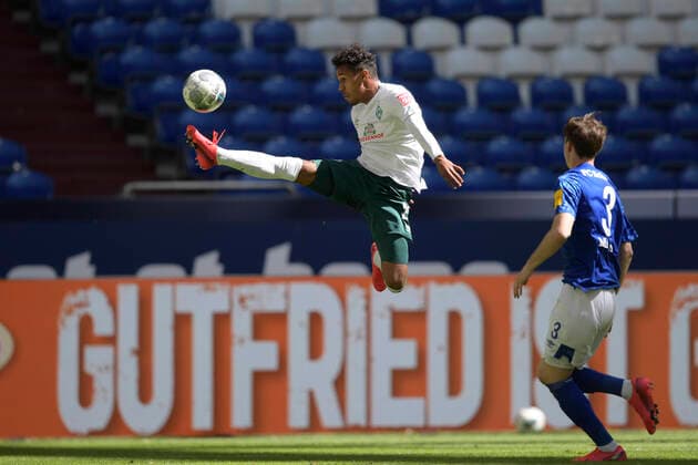 Soccer 1 Bundesliga FC Schalke 04 Werder Bremen from left Theodor GEBRE SELASSIE HB Juan MIRANDA GE Soccer 1 Bundesliga, 29 Matchday, FC Schalke 04 GE SV Werder Bremen HB , on 30 05 2020 in Gelsenkirchen Germany Photo AnkeWaelischmiller SVEN SIMON Pool EDITORIAL USE ONLY DFL regulations prohibit any use of photographs as image sequences and or quasi video National and international News Agencies OUT Gelsenkirchen Veltins Arena NRW Germany Poolfoto SVEN SIMON Anke Waelischmiller ,EDITORIAL USE ONLY