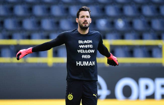 Football goalkeeper Roman Buerki Dortmund , T-shirt with the inscription Human , protest against the death of George Floyd, who died during a police operation in Minneapolis USA Dortmund, 06 06 2020, Bundesliga football, Borussia Dortmund Hertha BSC Berlin Dortmund Poolfoto Groothuis Witters Pool Witters ,EDITORIAL USE ONLY