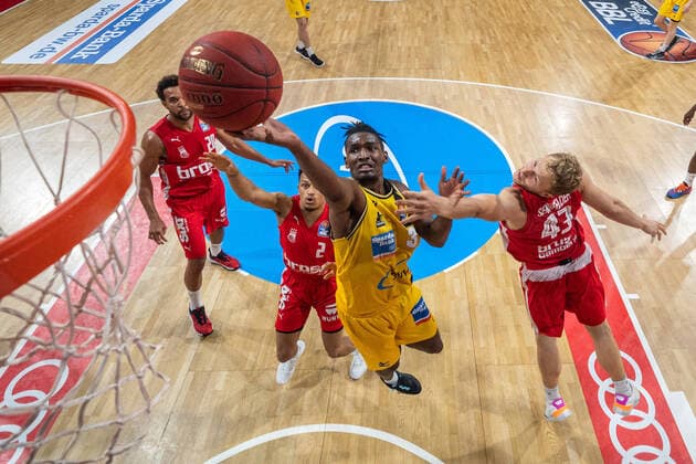 Basketball easyCredit BBL Final Tournament Basketball MÂ¸nchen 11 06 2020 Season 2019 2020 easyCredit BBL Final Tournament 2020 Preliminary Round Group B Matchday 3 MHP GIANTS Ludwigsburg Brose Bamberg Jaleen Smith Ludwigsburg, No 03 Christian Sengfelder Bamberg, No 43 Nelson Weidemann Bamberg, No 02 MÂ¸nchen Audi Dome Germany