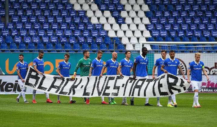 14 06 2020, xfux, Fussball 2 Bundesliga, Season 19 20, Matchday 31, SV Darmstadt 98 Hannover 96, emonline, emspor, v l Darmstadts players enter the field with a Black Lives Matter poster Darmstadt