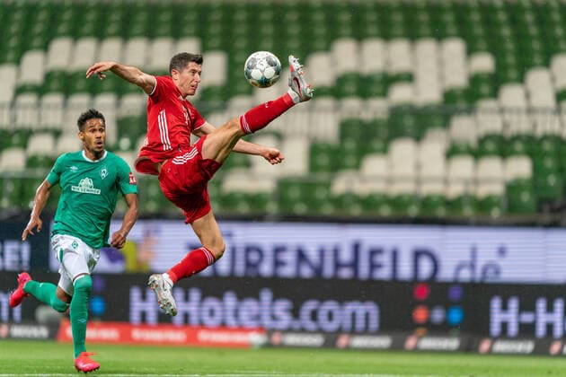SV Werder Bremen vs Bayern Muenchen 16 06 2020 Davie Selke SV Werder Bremen 09 , Theodor Gebre Selassie Werder Bremen 23 Sport nphgm001 Football 1 Bundesliga Season 19 20 32 Matchday SV Werder Bremen vs Bayern Muenchen 16 06 2020 Foto gumzmedia nordphoto POOL DFL regulations prohibit any use of photographs as image sequences and or quasi video EDITORIAL USE ONLY National and international News Agencies OUT Bremen wohninvest Weserstadion Bremen GERMANY Poolfoto gumzmedia nordphoto ,EDITORIAL USE ONLY