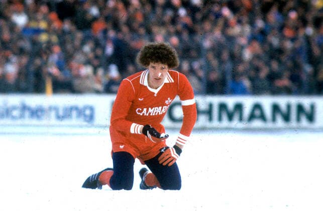 Football Bundesliga season 197879 VFB Stuttgart 1 FC Kaiserslautern 3 0 on snowy ground on 13 01 1979 Klaus Toppmöller kneeling in the snow FCK HM