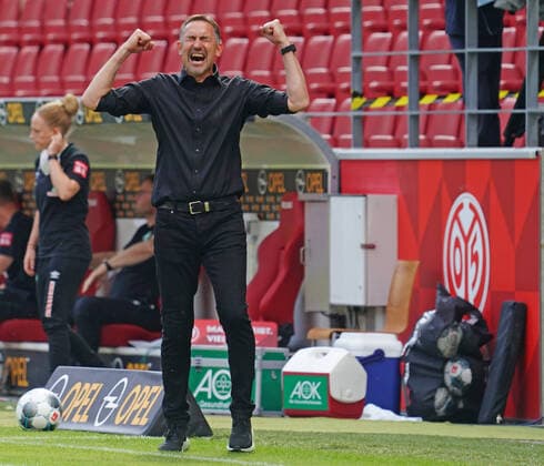 Fussball 1 BL 1 FSV Mainz 05 SV Werder Bremen 20 06 2020, Coach Achim Beierlorzer M05 Final cheers, picture credits hasan bratic rscp photo DFL regulations prohibit any use of photographs as image sequences and or quasi video EDITORIAL USE ONLY National and international News Agencies OUT