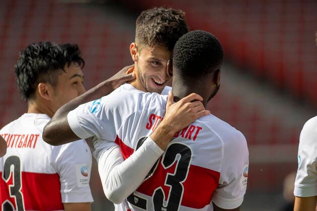 Germany, Nuremberg, Max Morlock Stadium, 21 06 2020, emspor, emonline, despor, deonline, 1 FC Nuremberg vs VfB Stuttgart, football, 2 Bundesliga Picture from left Goalscorer Atakan Karazor VFB Stuttgart Cheers after the goal for the 5 0, cheering, cheering, cheering, emotions DFL REGULATIONS PROHIBIT ANY USE OF PHOTOGRAPHS AS IMAGE SEQUENCES AND OR QUASI VIDEO Copyright: HMBxMedia xHeikoxBecker