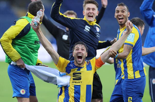 Ascent jubilation, from l Stephan Fuerstner Eintracht Braunschweig , Benjamin Kessel Eintracht Braunschweig , Steffen Nkansah Eintracht Braunschweig DFL REGULATIONS PROHIBIT ANY USE OF PHOTOGRAPHS AS IMAGE SEQUENCES AND OR QUASI VIDEO