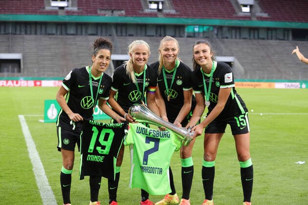 DFB Cup Final Women, VFL Wolfsburg vs SGS Essen, 04 07 2020 Sara Doorsoun , and , with , Pernille Harder , Fridolina Rolfoe , Ingrid Engen firo, Sport, Football, Cup Final Season 2019 2020, 04 07 2020 DFB Cup Final Women, Women, VfL Wolfsburg SGS Essen Photo Ralf Ibing firosportphoto Pool Rauch nordphoto City of Cologne Rhein Energie Stadion State NRW Germany Poolfoto Ralf Ibing firo Sportphoto P ,EDITORIAL USE ONLY