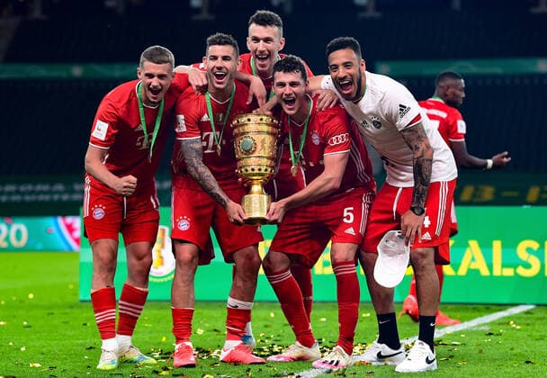 Football DFB Pokal Finale, Bayer 04 Leverkusen FC Bayern Muenchen 04 07 2020, xkvx, Football DFB Pokal Finale, Bayer 04 Leverkusen FC Bayern Muenchen emspor, from l Michael Cuisance FC Bayern Muenchen , Lucas Hernandez FC Bayern Muenchen , Ivan Perisic FC Bayern Muenchen , Niklas Suele FC Bayern Muenchen with the CUP Photo Kevin Voigt Jan Huebner Pool DFL DFB REGULATIONS PROHIBIT ANY USE OF PHOTOGRAPHS as IMAGE SEQUENCES and or QUASI VIDEO Editorial Use ONLY, National and International News Agencies OUT Berlin Olympiastadion Berlin Germany DE Poolfoto Kevin Voigt Jan Huebner Pool ,EDITORIAL USE ONLY