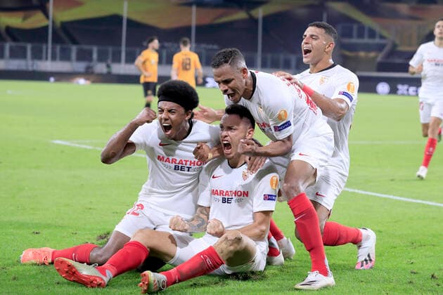 OCAMPOS Lucas Team Sevilla FC cheers after his goal for the 0 1 final with KOUNDEJules and FERNANDO Finals 2020 EUROPA LEAGUE quarterfinal Wanderers FC Sevilla FC 0 1 in Duisburg on 11 August 2020 UEFA CL regulations prohibit any use of photographs as image sequences and or quasi video