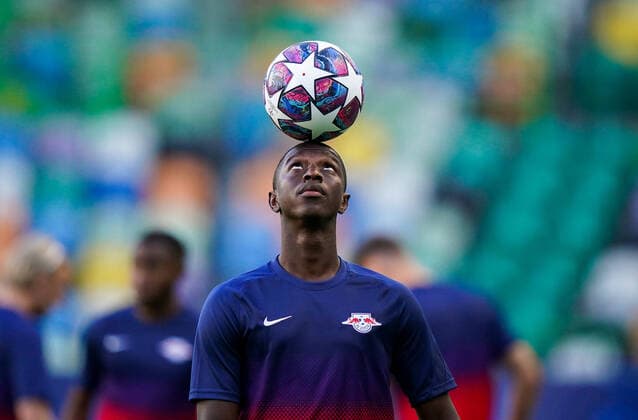 RB LEIPZIG ATLETICO MADRID, Football UEFA Champions League Lisbon, Portugal, 13th August 2020, Amadou Haidara RBL balances the ball on his head in the quarterfinal UEFA Champions League match final tournament RB LEIPZIG ATLETICO MADRID in Season 2019 2020 Photographer Peter Schatz Pool UEFA REGULATIONS PROHIBIT ANY USE OF PHOTOGRAPHS as IMAGE SEQUENCES and or QUASI VIDEO National and international News Agencies OUT Editorial Use ONLY Lisbon Portugal Poolfoto Peter Schatz Pool ,EDITORIAL USE ONLY