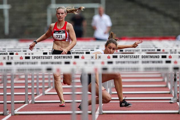 PUMA Jump n Run Dortmund, 15 08 2020 Lea Dreilich ART Duesseldorf stumbles, Ann Katrin Stiepelmann TG Heeren Werve is blocked PUMA Jump n Run on 15 08 2020 at the Rote Erde Stadium, Dortmund North Rhine-Westphalia Copyright: xBEAUTIFULxSPORTS AxelxKohringx