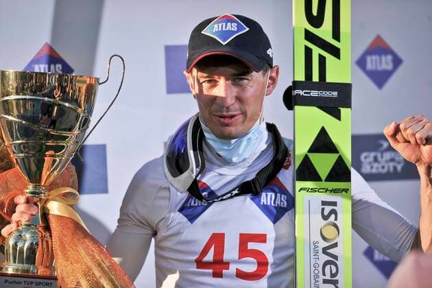 Bilder des Jahres 2020, Sport 08 August Sport Themen der Woche KW34 Sport Bilder des Tages 2020.08.21 Wisla Skoki narciarskie Sezon 2020 FIS Letnie Grand Prix w skokach narciarskich Wisla 2020 N z Kamil Stoch, radosc, zwyciezca, zwyciestwo, lider, pierwsze miejsce, puchar, trofeum, wygrana Foto Marcin Bulanda PressFocus 2020.08.21 Wisla FIS Ski jumping, Skispringen, Ski, nordisch Grand Prix Season 2020 FIS Letnie Grand Prix w skokach narciarskich Wisla 2020 Kamil Stoch, radosc, zwyciezca, zwyciestwo, lider, pierwsze miejsce, puchar, trofeum, wygrana Credit: Marcin Bulanda PressFocus NEWSPIX.PL --- Newspix.pl 20200821PF_MB279