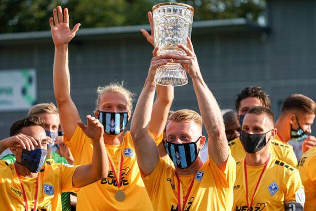 Match winner Dominik Martinovic SVWM, 11 holds the cup in his hands, player from SV Waldhof Mannheim SVWM , with the cup, at the award ceremony, cup, trophy, cup triumph, cup winner 2019 2020, final day of the amateurs, entry into the DFB Cup, cheers, Joy, winner, winner, highlight, action, action, 22 08 2020, Hoffenheim Germany, football, bfv Rothaus Pokal, final, FC Nöttingen SV Waldhof Mannheim, DFB DFL REGULATIONS PROHIBIT ANY USE OF PHOTOGRAPHS AS IMAGE SEQUENCES AND OR QUASI VIDEO xozx
